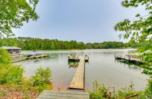 Townville Casa | Waterfront Cabin with Private Dock on Lake Hartwell!