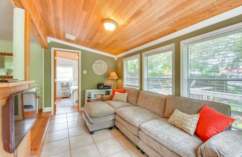 Townville Casa | Waterfront Cabin with Private Dock on Lake Hartwell!