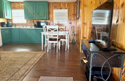 Elmaton Cabina | Waterfront Cabin with lighted fishing pier