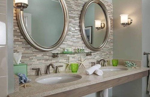 Silver Beach Hotel | Waterfront Cape Cod Escape! 3 Bedroom with Kitchen! Onsite Pool, Beach Access!