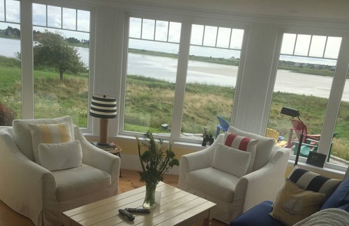 Kingsburg Casa | Waterfront cape walk to two long, sandy beaches in pastoral seaside settlement