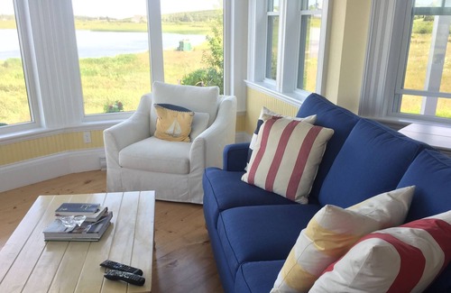 Kingsburg Casa | Waterfront cape walk to two long, sandy beaches in pastoral seaside settlement