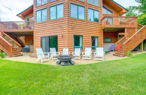 Day Casa | Waterfront Central Wisconsin Cabin with Indoor Pool!