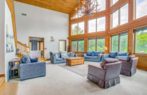 Day Casa | Waterfront Central Wisconsin Cabin with Indoor Pool!