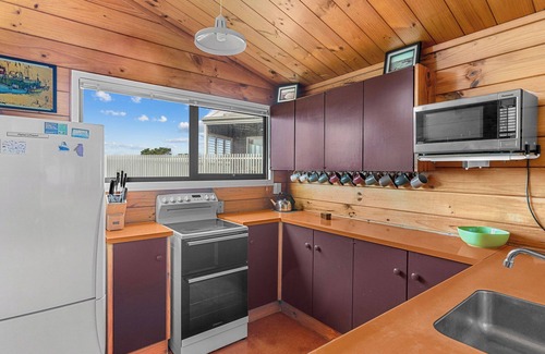 Snells Beach Casa | Waterfront Charm - Snells Beach Holiday Home
