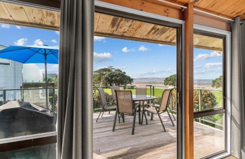 Snells Beach Casa | Waterfront Charm - Snells Beach Holiday Home