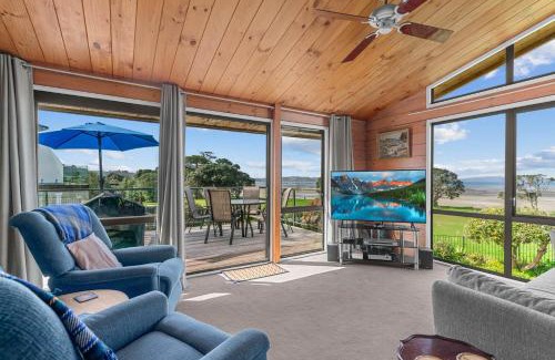 Snells Beach Casa | Waterfront Charm - Snells Beach Holiday Home