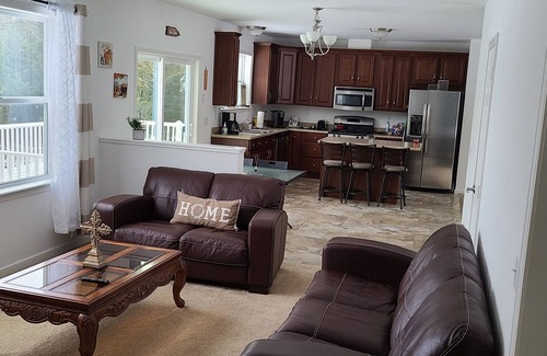 Mamakating Park Historic District Casa | Waterfront Charming 3 BRS Lakehouse with gorgeous views and WiFi in Wurtsboro!