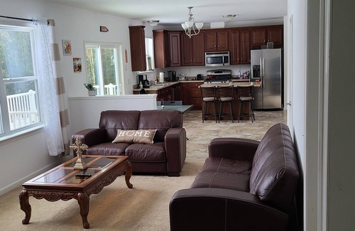 Mamakating Park Historic District Casa | Waterfront Charming 3 BRS Lakehouse with gorgeous views and WiFi in Wurtsboro!