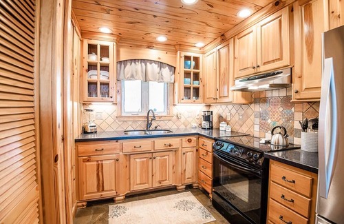 Cherokee County Casa | Southern Breeze - Cabaña con encanto frente al mar en el lago Palestina