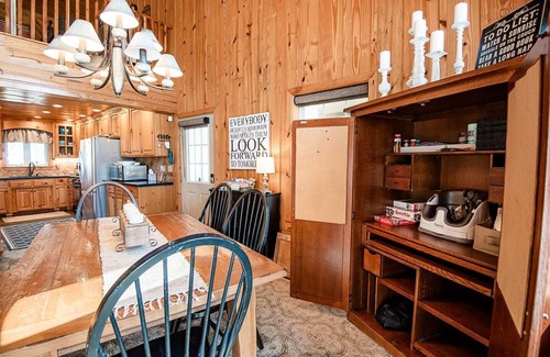 Cherokee County Casa | Southern Breeze - Cabaña con encanto frente al mar en el lago Palestina