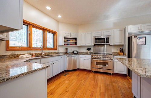 McHenry Casa | Waterfront Chateau - Lakefront Home w / Fire Pit y jacuzzi