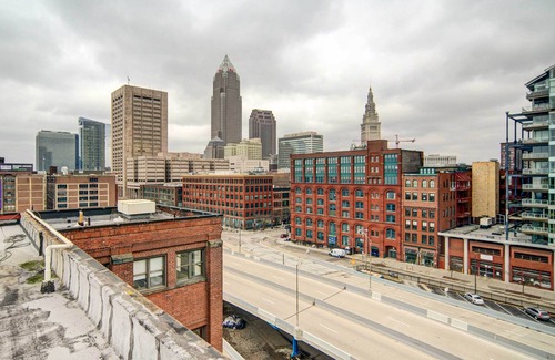 Downtown Cleveland Apartamento | Waterfront Cleveland Apt ~ 1 Mi to Downtown
