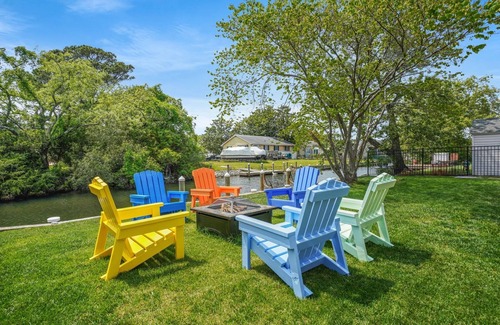 West Ocean City Casa | Waterfront Coastal Casual Home with Screened Deck + Boat Dock + Dog-Friendly!