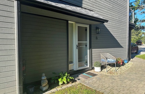 Collingwood Casa | Waterfront Collingwood Bungalow Design Condo Stacked Townhouse + Trails/Blue Mtn