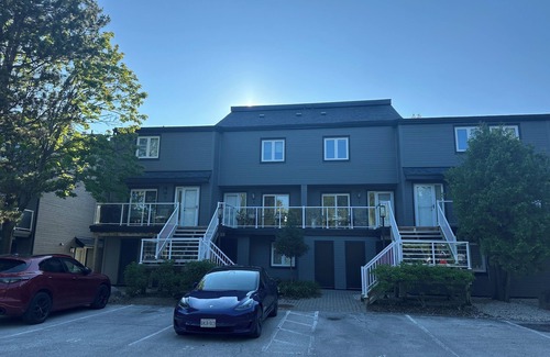 Collingwood Casa | Waterfront Collingwood Bungalow Design Condo Stacked Townhouse + Trails/Blue Mtn