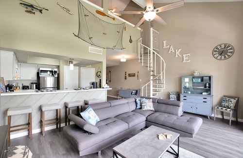 April Sound Condominio | WaterFront Condo in upscale neighborhood of April Sound “Our Happy Place”