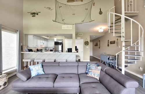 April Sound Condominio | WaterFront Condo in upscale neighborhood of April Sound “Our Happy Place”