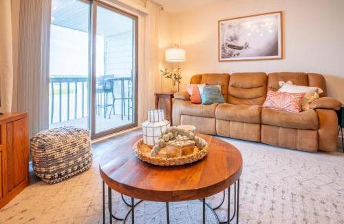 North Carolina Coast Casa | Waterfront condo one block to Oceanfront