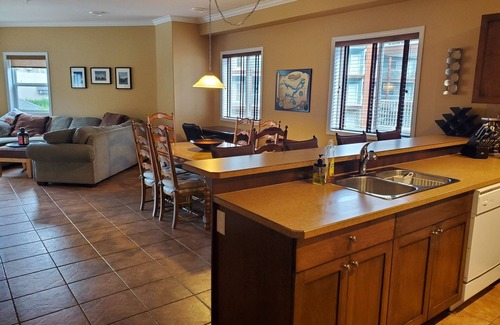 Sicamous Condominio | Waterfront Condo unit D201 with BOAT SLIP, Pool, Hot Tub, underground Parking