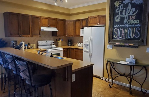 Sicamous Condominio | Waterfront Condo unit D201 with BOAT SLIP, Pool, Hot Tub, underground Parking
