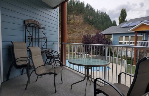 Sicamous Condominio | Waterfront Condo unit D201 with BOAT SLIP, Pool, Hot Tub, underground Parking