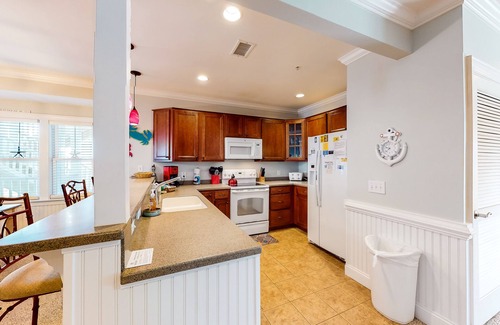 Hatteras Condominio | Waterfront Condo w/ Free WiFi, Central AC, Private Washer/Dryer, Shared Pool