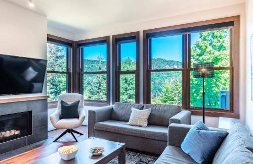Lac Superieur Village Casa | Waterfront condo with magnificent view