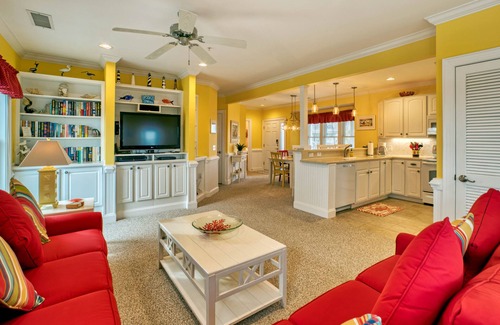 Hatteras Condominio | Waterfront condo with pool, central AC, amazing views, & stylish decor
