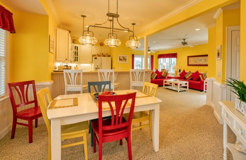 Hatteras Condominio | Waterfront condo with pool, central AC, amazing views, & stylish decor