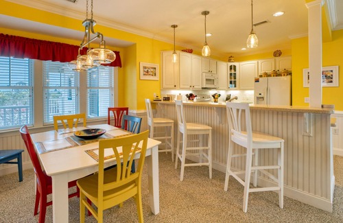 Hatteras Condominio | Waterfront condo with pool, central AC, amazing views, & stylish decor