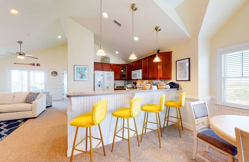 Hatteras Condominio | Waterfront condo with private washer/dryer, pool, water views, and free WiFi