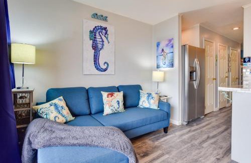 North Beach Apartamento | Waterfront Corpus Christi Escape with Pool Access!