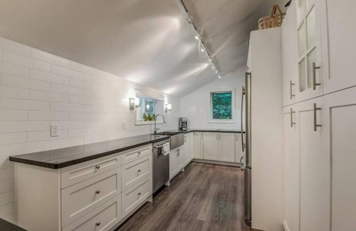 Innisfil Cabaña | Waterfront Cottage | 1hr from Toronto