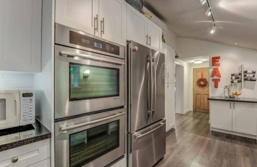 Innisfil Cabaña | Waterfront Cottage | 1hr from Toronto