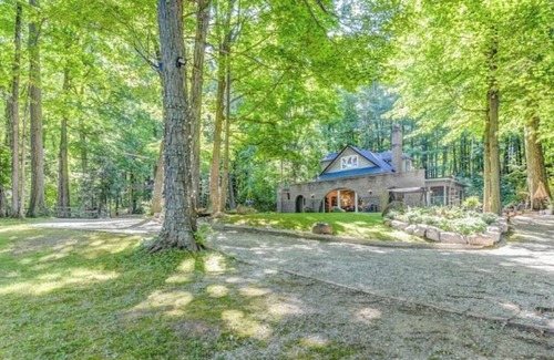 Innisfil Cabaña | Waterfront Cottage | 1hr from Toronto