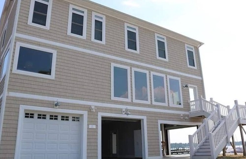 White Lake Cabaña | Waterfront Cottage!! Awesome Views of White Lake!!! This 4-bedroom home has all the features you would expect in a luxury waterfront cottage, and this location puts you a very short walk to Goldston's Beach Pavilion.