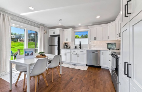 Stratford Casa | Waterfront Cottage beach access