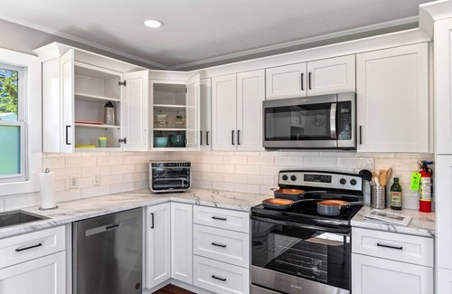 Stratford Casa | Waterfront Cottage beach access