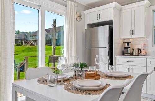 Stratford Casa | Waterfront Cottage beach access