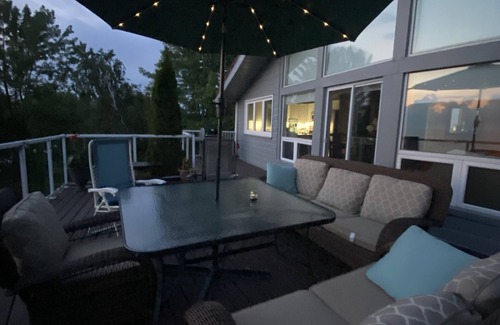 Ashfield-Colborne-Wawanosh Cabaña | Waterfront Cottage/Hotub/pool/Outdoor Shower/private sand beach/2pet/2-14+guests