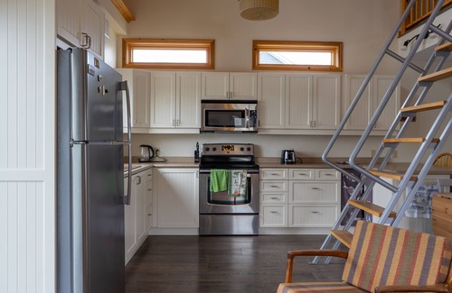 Leeds and the Thousand Islands Cabaña | Waterfront Cottage in the 1000 Islands Gananoque