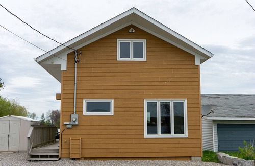 Leeds and the Thousand Islands Cabaña | Waterfront Cottage in the 1000 Islands Gananoque