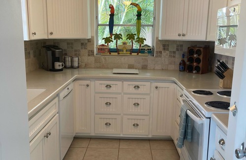 Matlacha Cabaña | Waterfront cottage in Matlacha, FL - Unavailable at this time due to Hurr Ian.🌴
