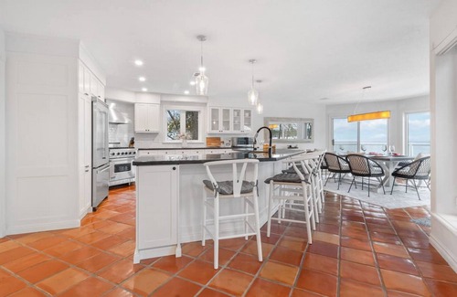 Meaford Casa | Waterfront Cottage on Georgian Bay w/ Hot Tub