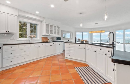 Meaford Casa | Waterfront Cottage on Georgian Bay w/ Hot Tub