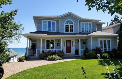 Meaford Casa | Waterfront Cottage on Georgian Bay w Hot Tub