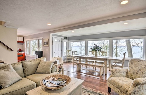 Clayton Cabaña | Waterfront Cottage on Sawmill Bay w/ Deck!