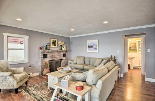 Clayton Casa | Waterfront Cottage on Sawmill Bay with Deck!