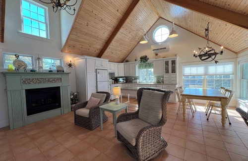 Bailey Island Cabaña | Todas las comodidades del hogar, en esta casa de campo bellamente decorada. Gran playa de guijarros perfecta para rela